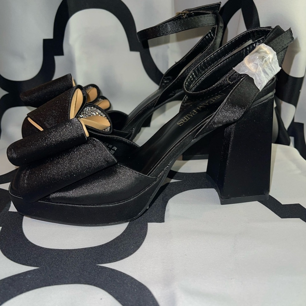 Elegant Black and Gold Platform Heels by Jessica Simpson - Picture 4 of 4